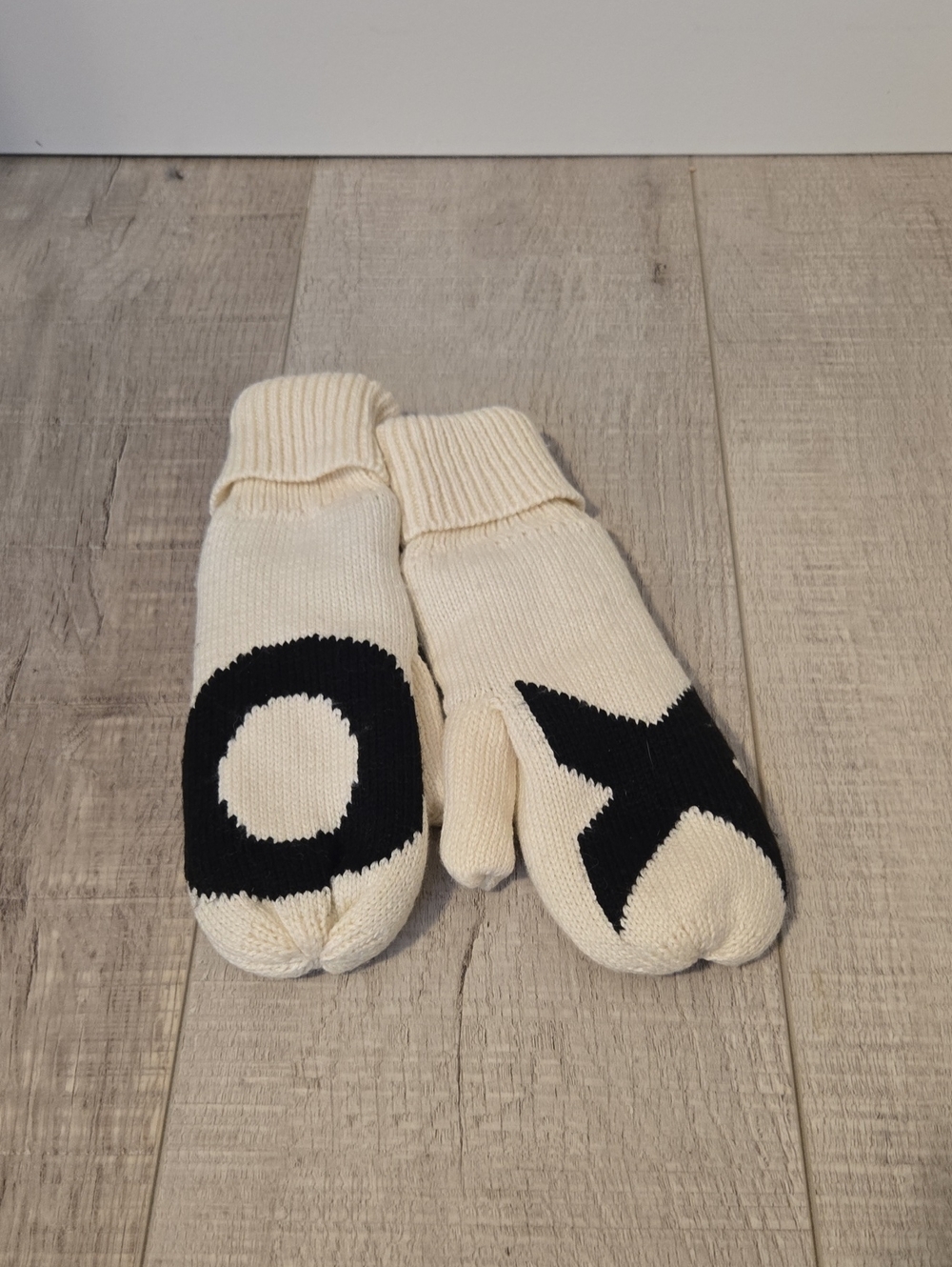 NWOT Cream Knit Mittens with XO Design